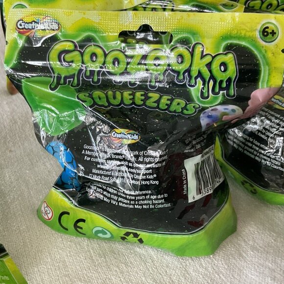 Goozooka Squeezers Foam Ball Green New Creative Kids Squeeze Pull Stretch It NEW - Picture 3 of 6